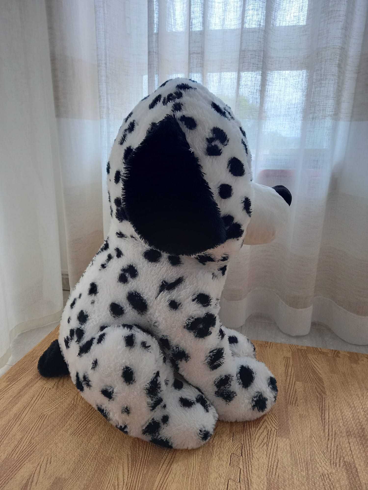 Cão peluche grande