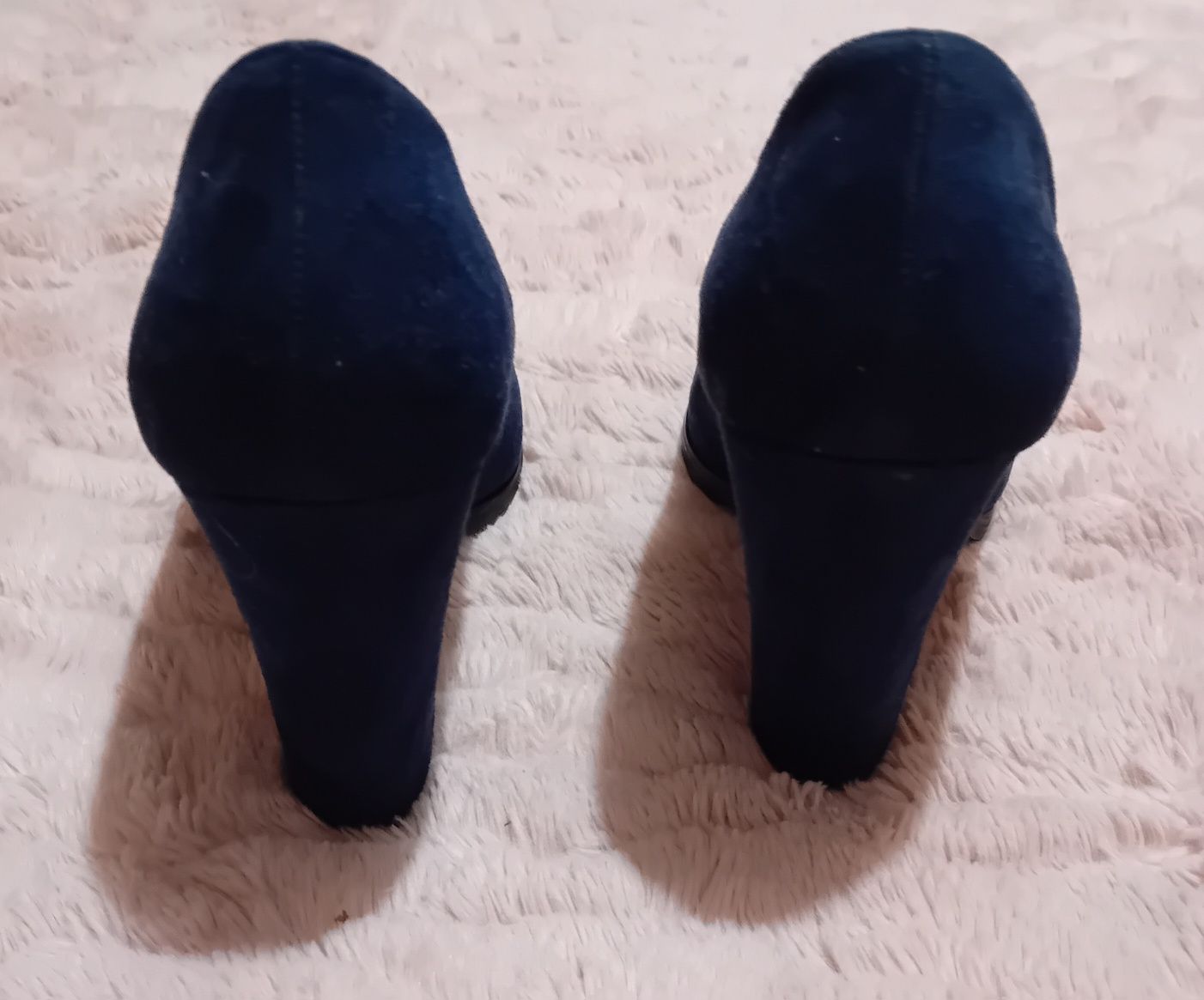 Sapatos salto alto camurça azul marinho