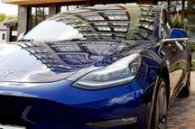 Автомобіль Tesla Model 3