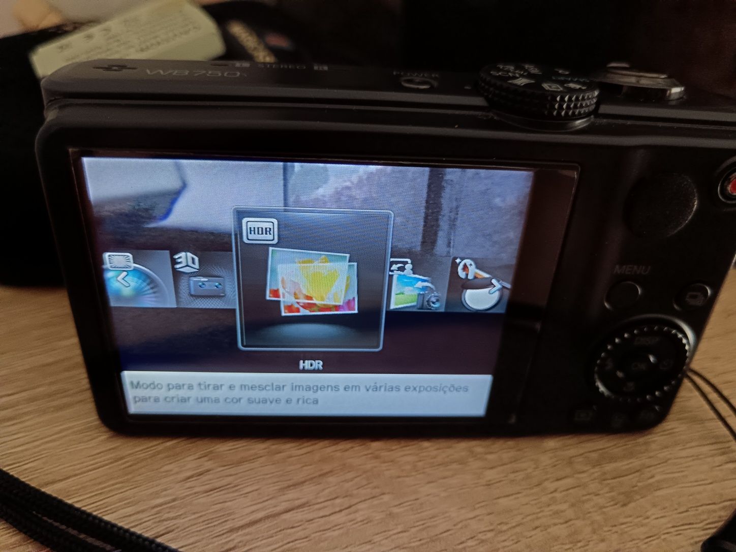Máquina fotográfica Samsung wb750