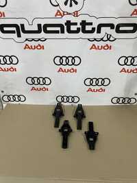 Кронштейн кріплення радіатора нижній Audi A4 B8 A5 Q5 8K0805201