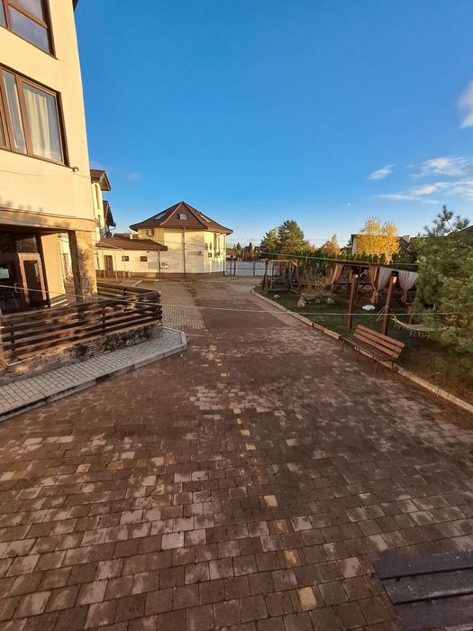 Продам готель 2200м2 в елітному котеджному містечку Северинівка.