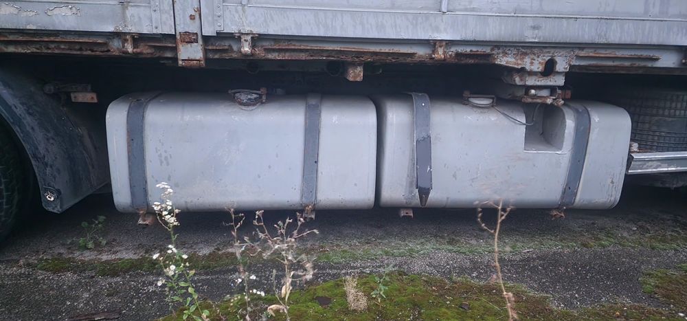Продаю два алюмінієві паливні баки на Mercedes Actros MP2, по 700 л