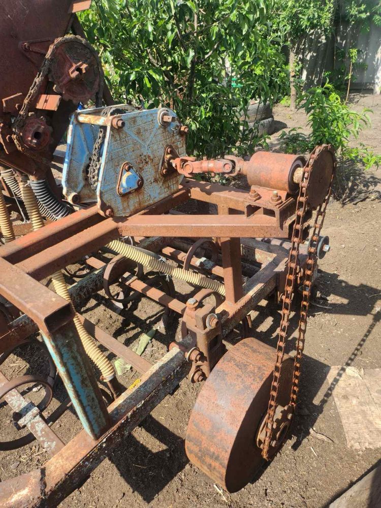 Продам саморобну сіялку до трактора зроблена з культиватора