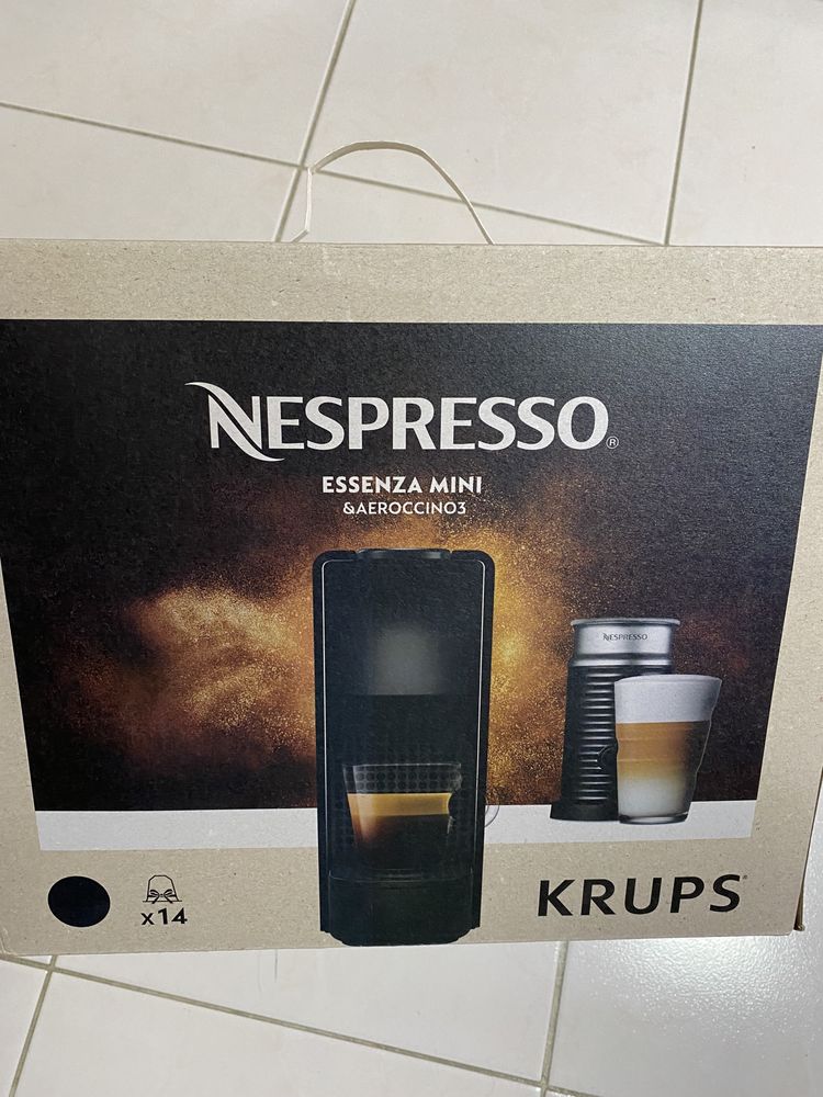 Maquina café Nespresso Essenza MINI incluindo Aerochino 3