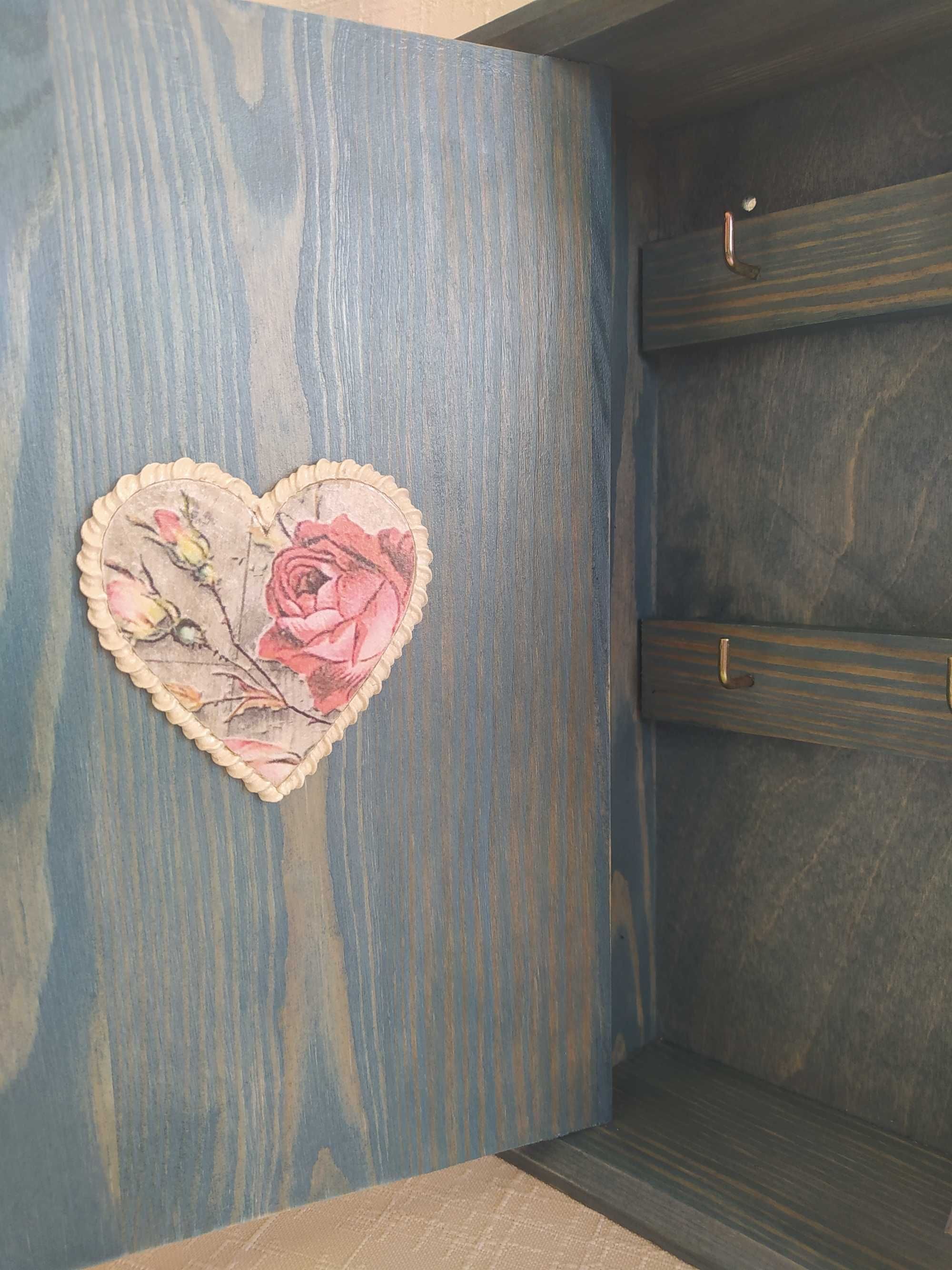 Drewniana skrzynka/szafka na klucze – Bukiet róż
