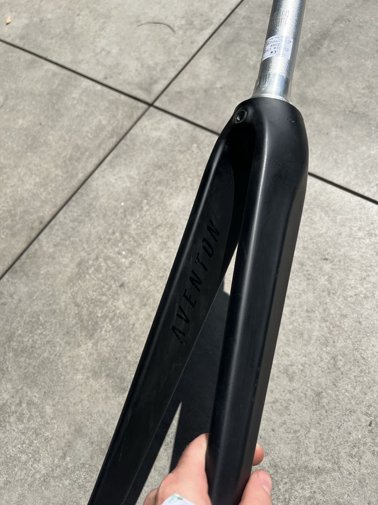 Karbonowy widelec Aventon Cordoba