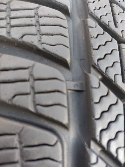 A217# Opony uzywane zimowe 225/60/18" Pirelli