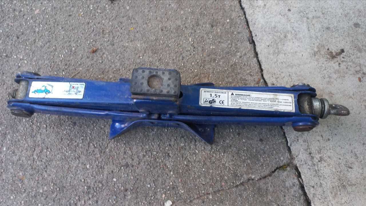 Домкрат ромб 1,5 т