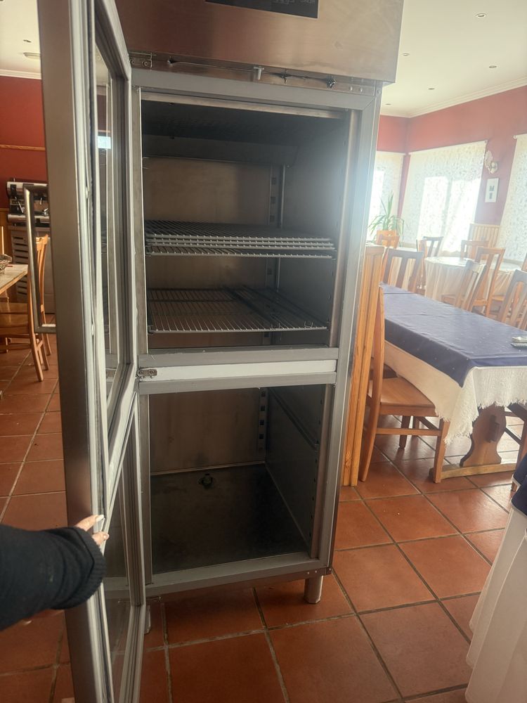 Vitrine Refrigeradora para sobremesas ou vinhos  FAGOR como nova