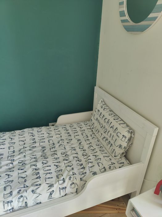 Cama branca de criança IKEA extensível