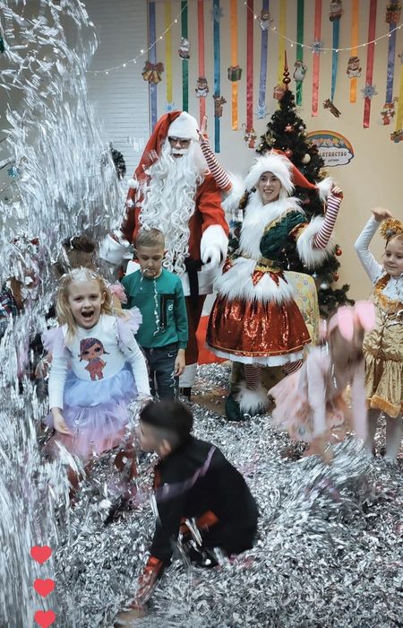 Санта Клаус і Ельфійка аніматори св. Миколай