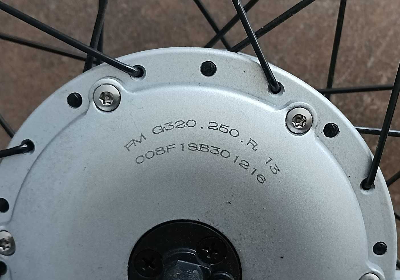 Roda dianteira, nova, com motor do Bafang, 36V, 250W, 26"