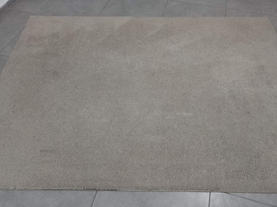 Sprzedam duży dywan 230x160 cm.