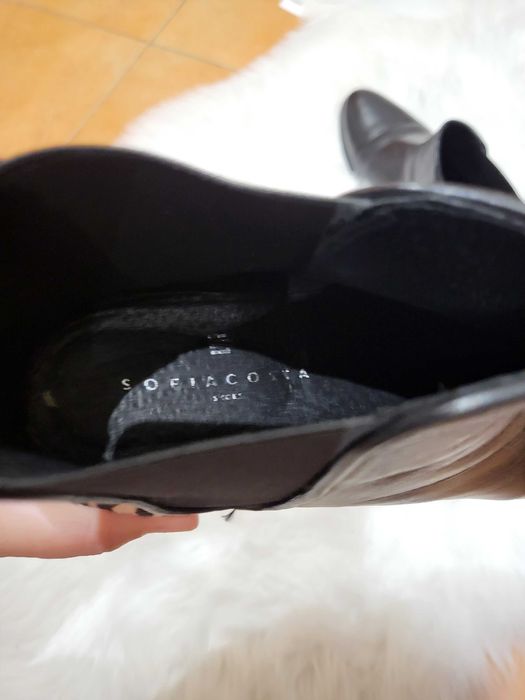 Botins Sofia Costa pele preta e pêlo