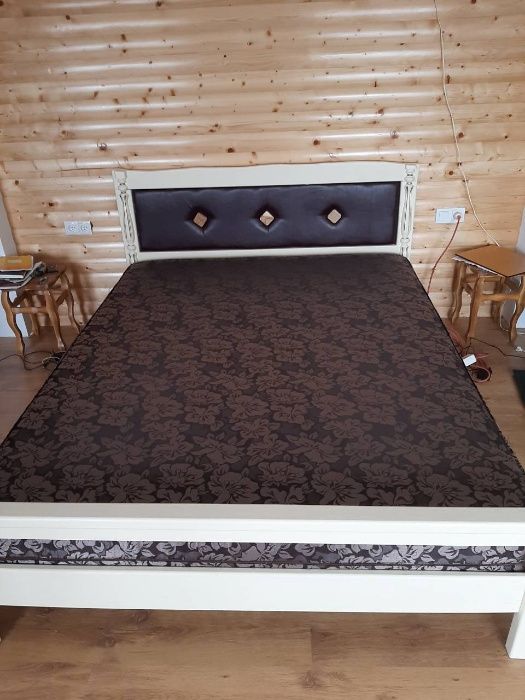 ліжко двоспальне з дерева