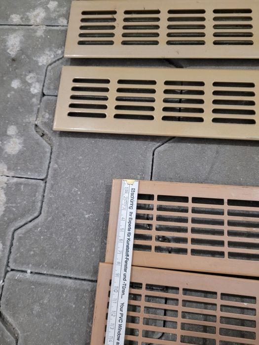 Aluminiowe kratki wentylacyjne. 6 szt. Cena za wszystkie.