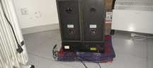 2 colunas Sony e um DVD/Video Philips com fios