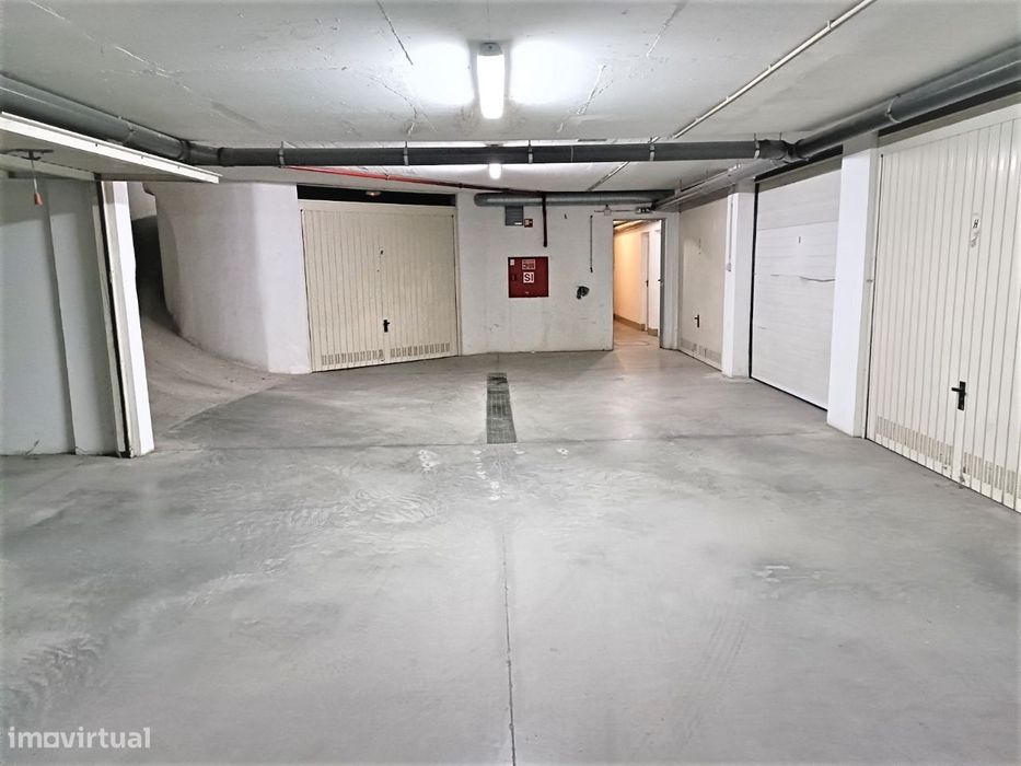 Garagem centro Montijo | Tipo boxe com 16 m2 | construção recente