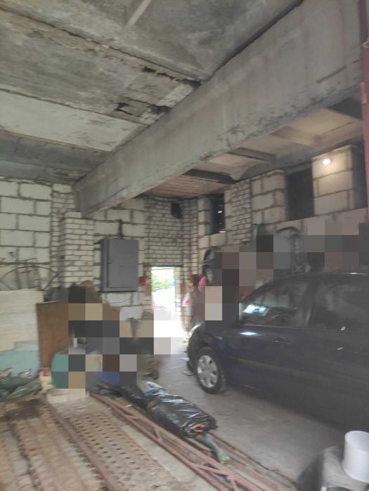 продам здание в центре Чугуева с 2 этажным жилым домом