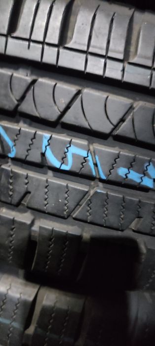 Pneus 215/65/16 continental semi novos