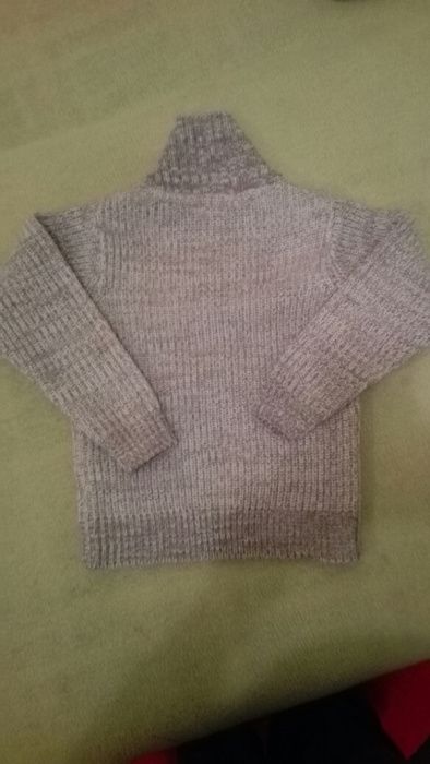 Sweter ciepły r. 116 plus gratis