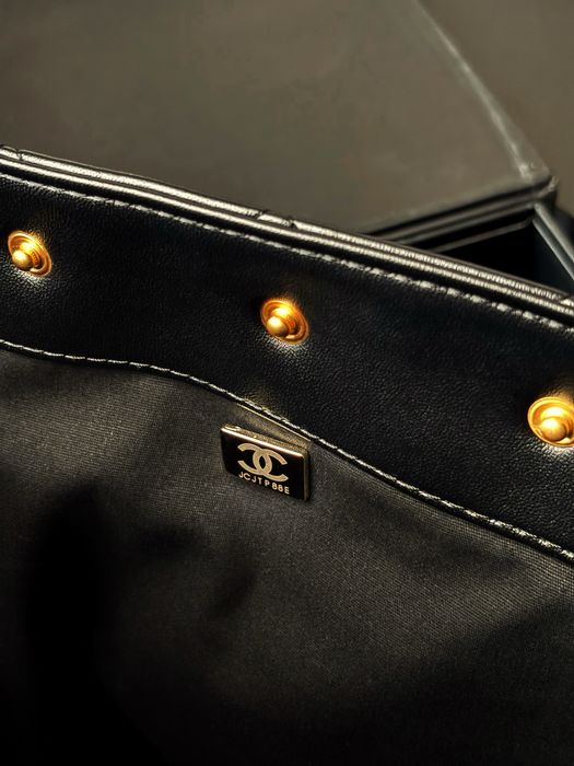 Сумка Chanel Chain Bucket Bag with Gold шкіра | біла, чорна