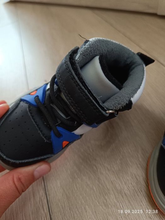 Дитячі кросівки