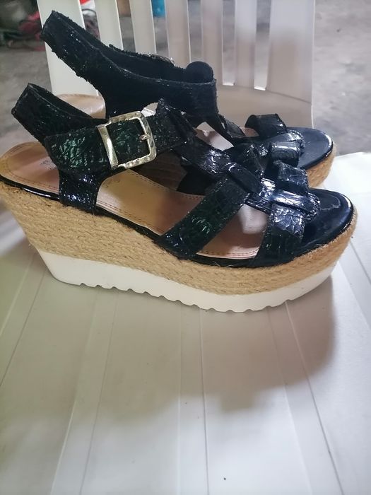 Sandálias pretas