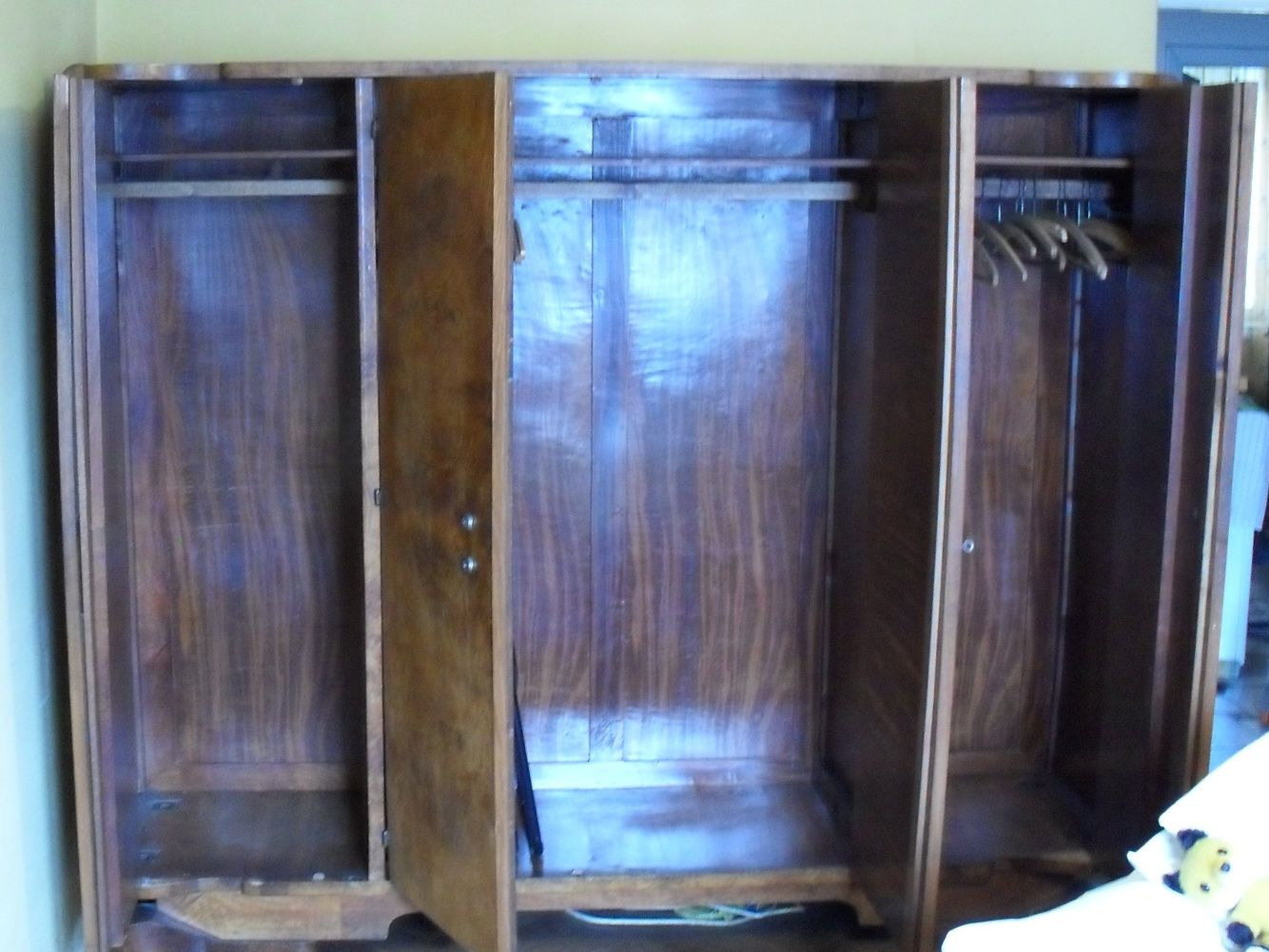 Szafa drewniana kalwaryjska z lat 40- tych