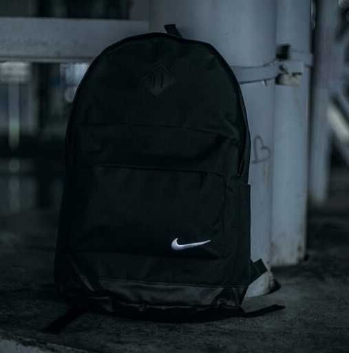 Черный рюкзак с вышитым логотипом Nike (Найк) -Стильный, вместительный
