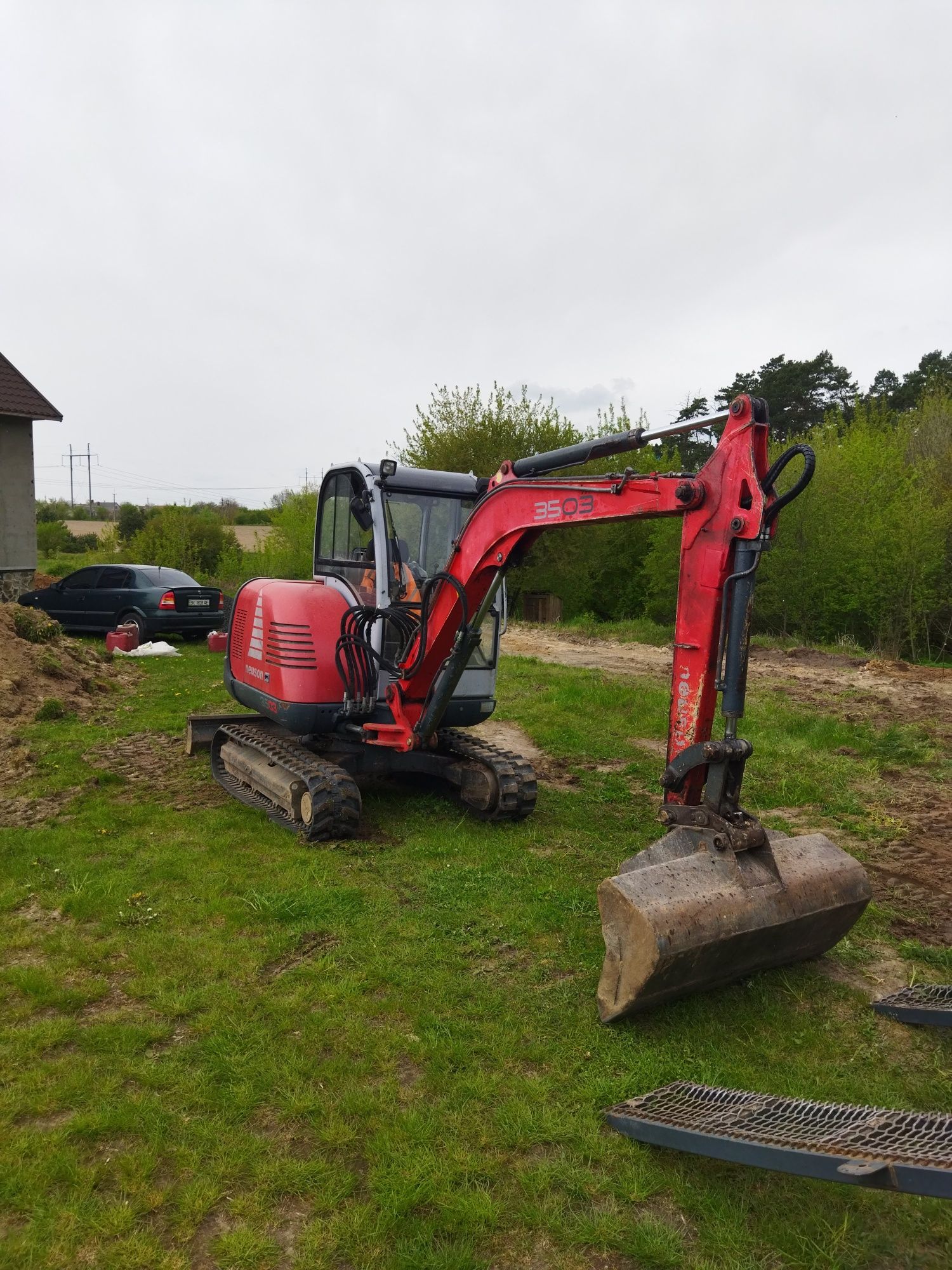 Продам мініекскаватор Neuson 3503.
