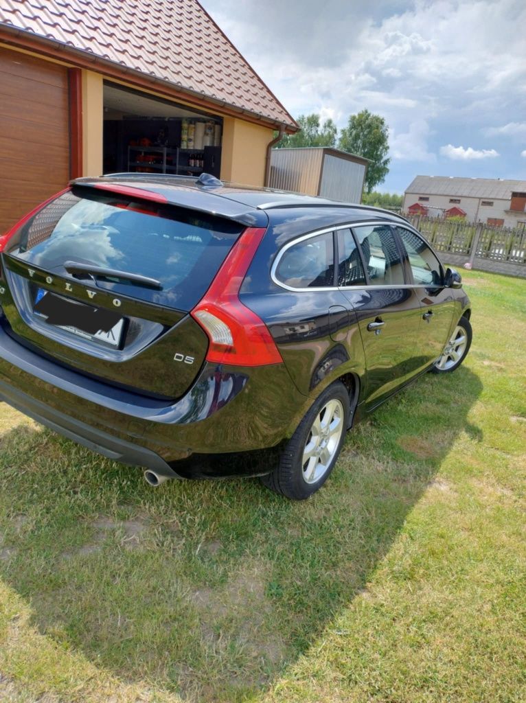Volvo V60 D5 215PS