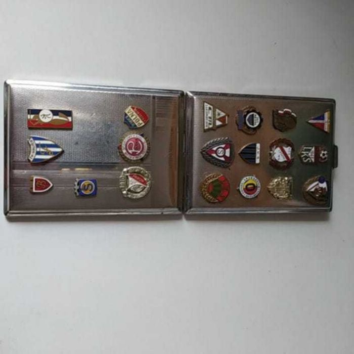 Papierośnica z Odznakami Klubów Piłkarskich