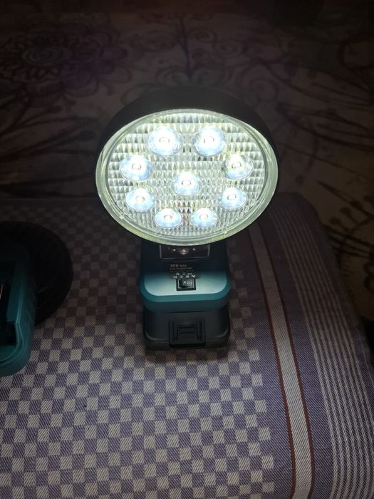 Фонарик прожектор светильник под аккумулятор Makita 18V Макита