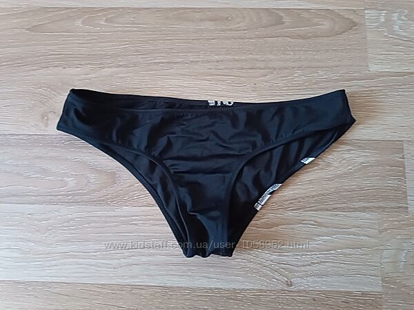 Плавки Victoria Secret у розмірі М
