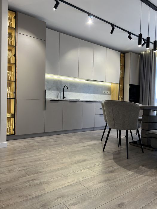 Продається красива 2 кімнатна West Towers