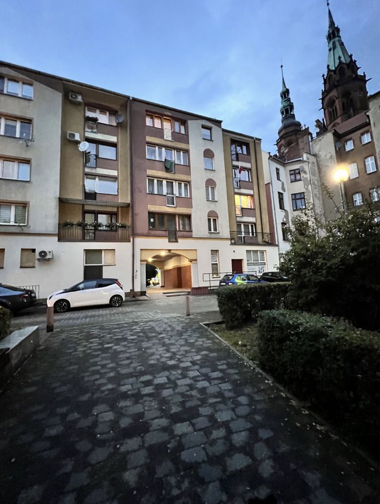 Dwa Pokoje w Centrum, Rynek 1