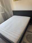 Cama de casal completa MALM Ikea 160x200 + mesa de cabeceira