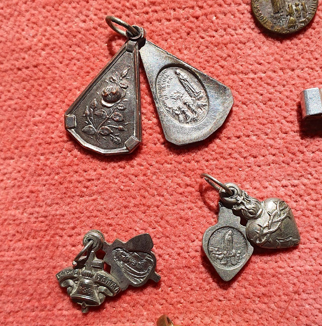 Medalhinhas religiosas - algumas com mais de um século