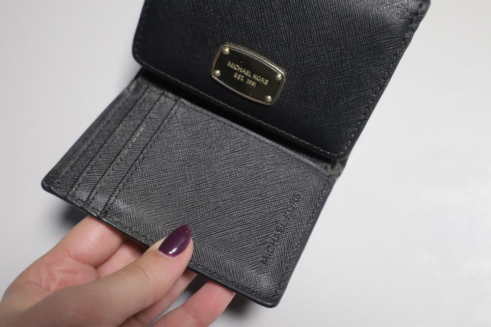 Carteira Michael kors preta e branca