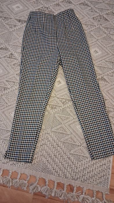 Spodnie w kratke rozm.38