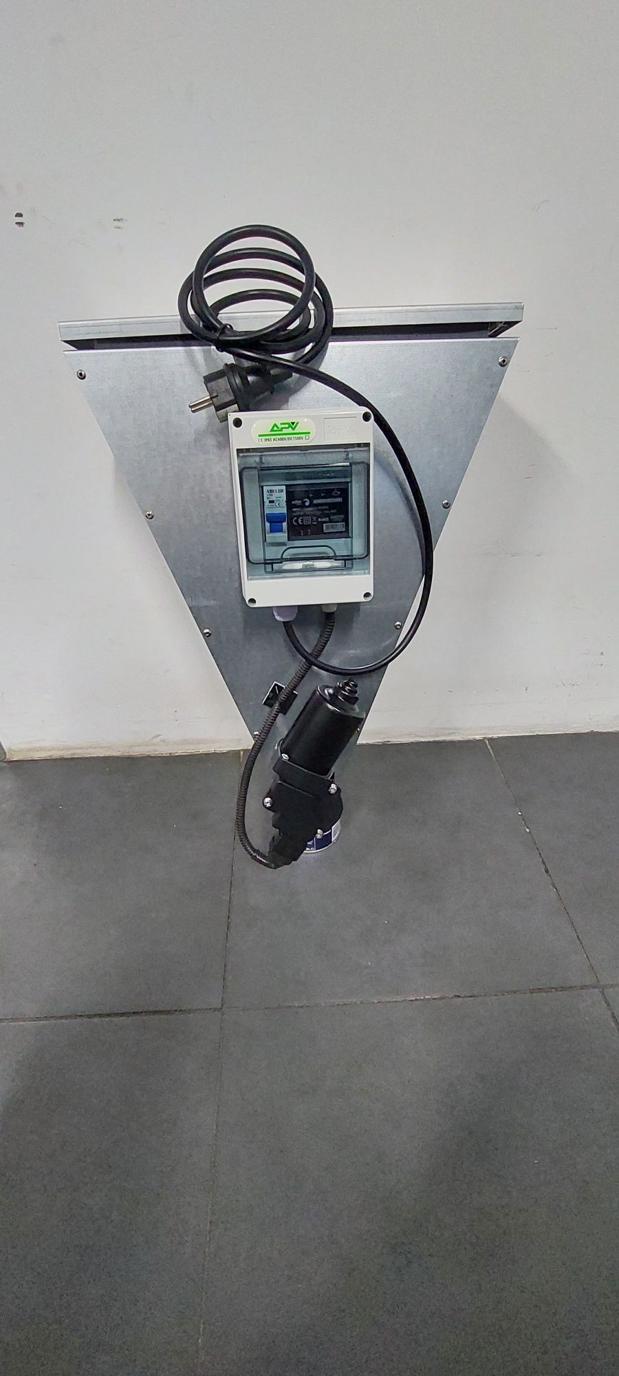 Automatyczny podajnik karmy dla psa, kota lub konia, WIFI, harmonogram