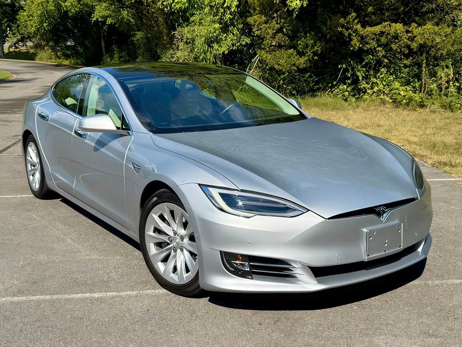 Tesla Model S      2018