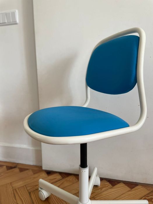 Duas cadeiras secretária criança azuis