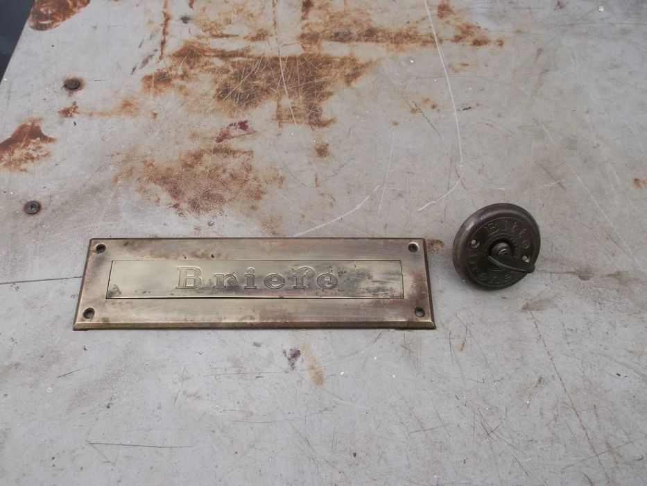 przedwojenny szyld na listy i dzwonek