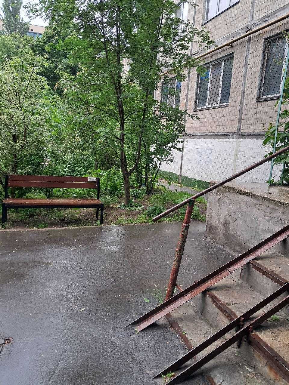 м.Київ! Борщагівка . Двокімнатна видова Квартира з роздільними ходами.