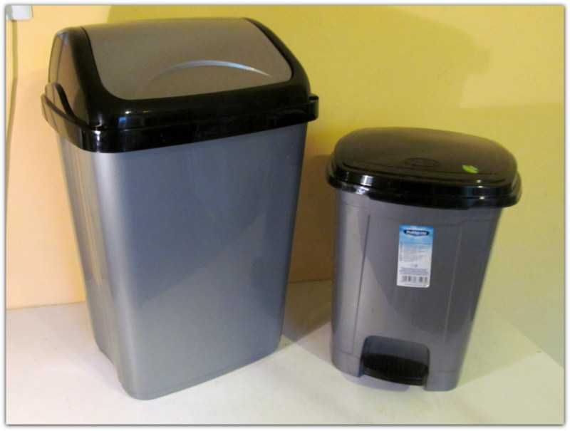 DWA plastikowe kosze na śmieci 26 l z uchylną pokrywą i 12 l z pedałem