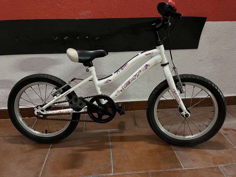 Bicicleta criança menina. Roda 16