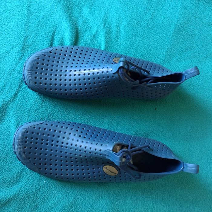 Жіноче взуття для плавання